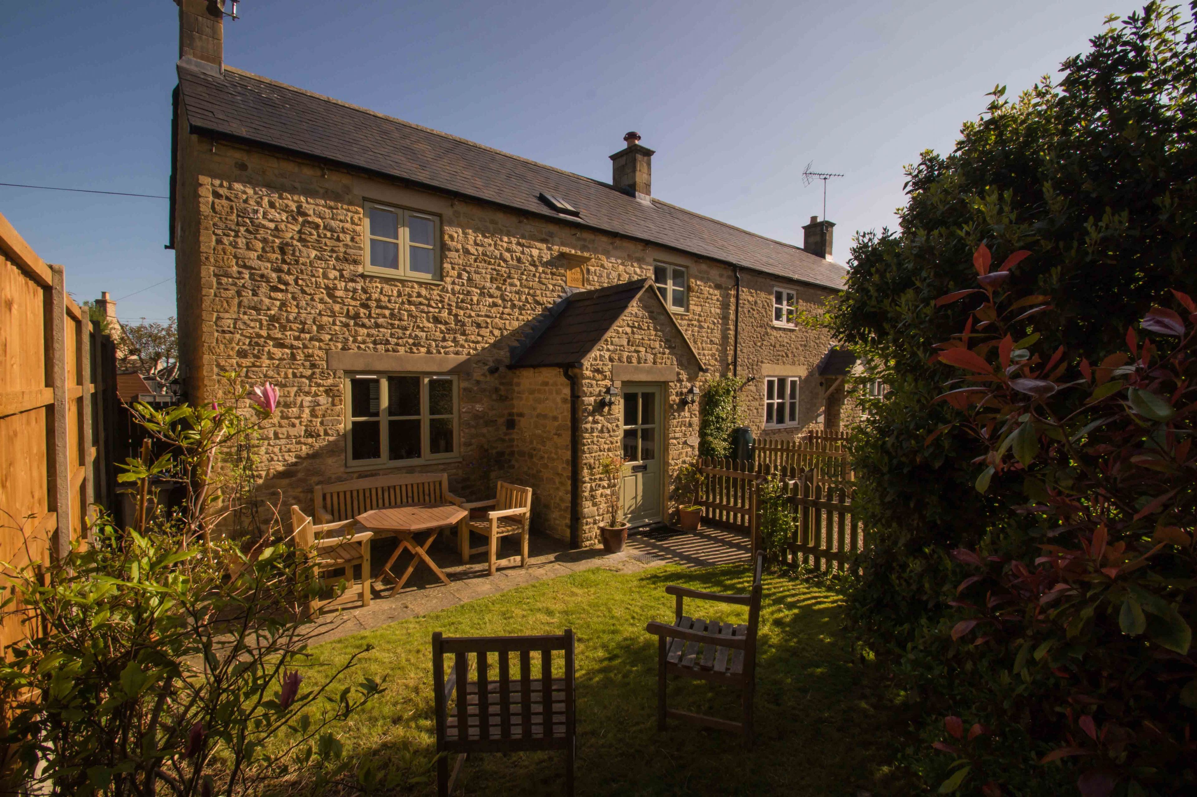 Finest Holidays - Devon House Cottage