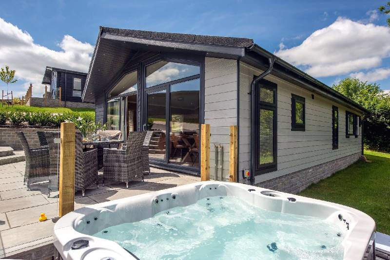 Finest Holidays - Saffron Lodge, 24 Roadford Lake Lodges