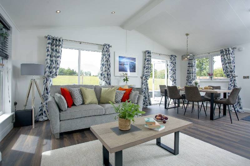 Finest Holidays - Snowdrop Lodge, 9 Roadford Lake Lodges