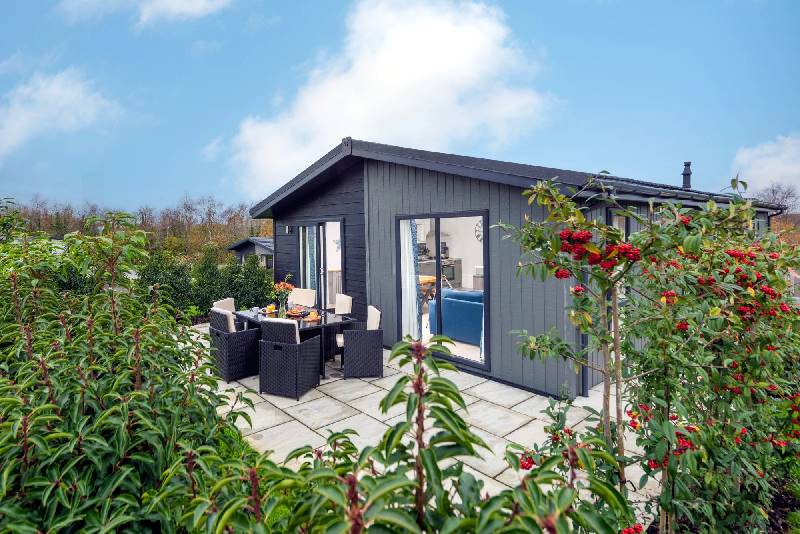 Finest Holidays - Bluebell Lodge, 29 Roadford Lake Lodges