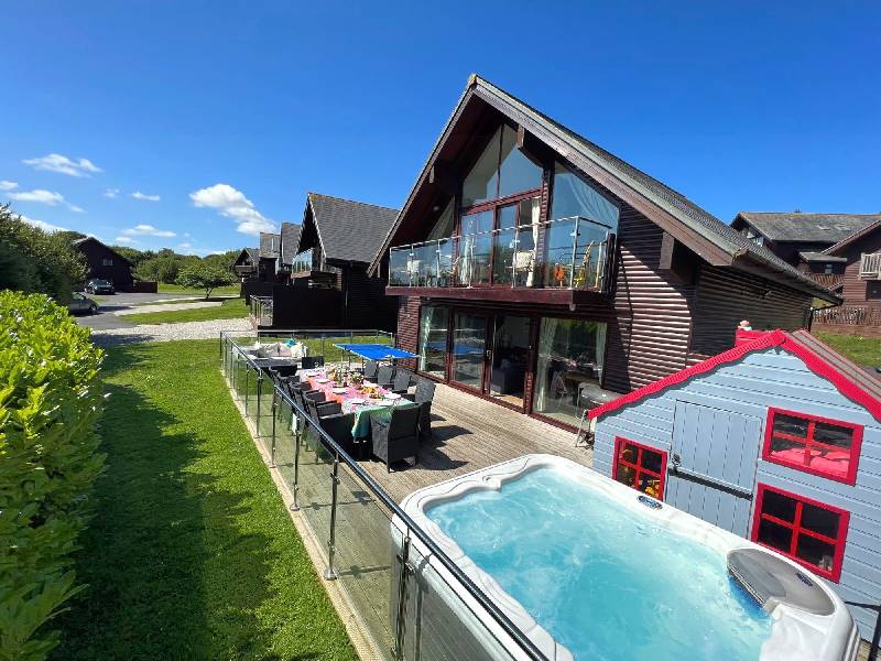 Finest Holidays - Lodge 27, Retallack Resort & Spa