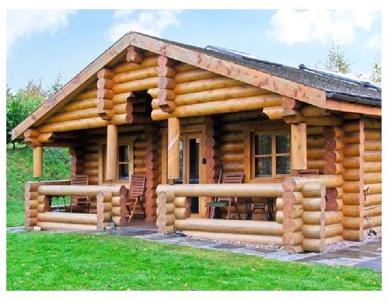 Finest Holidays - Cedar Log Cabin- Brynallt Country Park