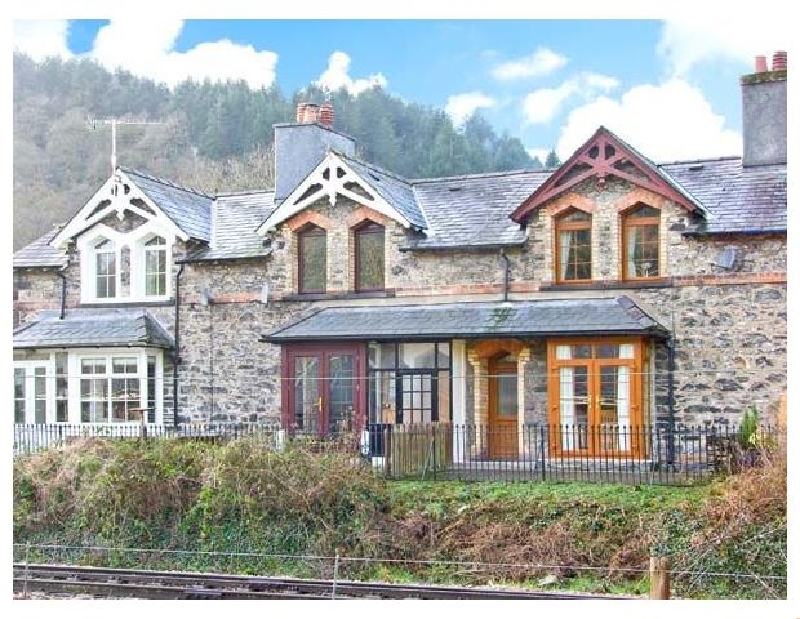 Finest Holidays - 3 Railway Cottages