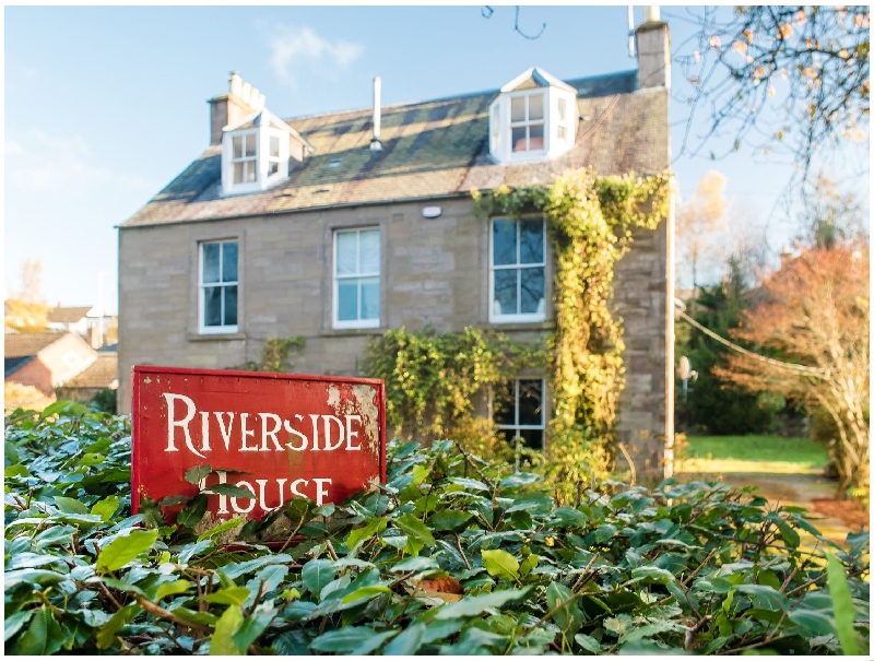 Finest Holidays - Riverside House