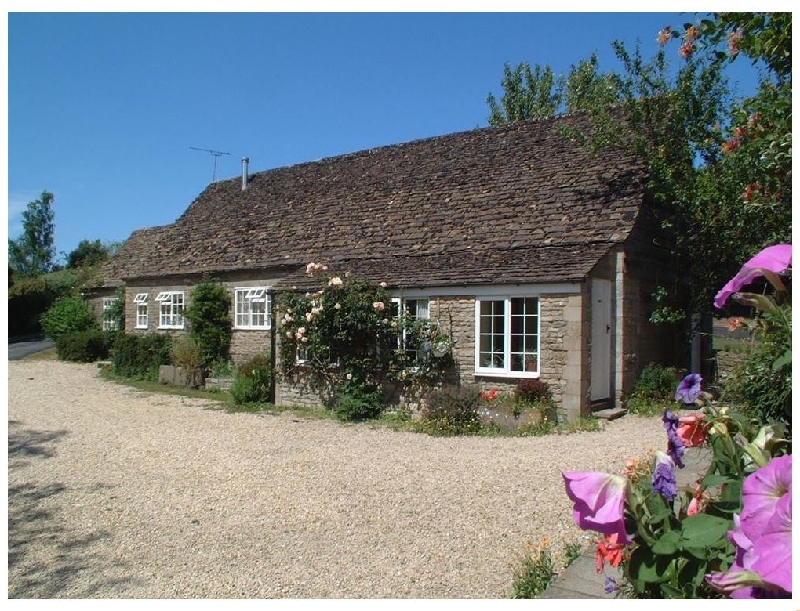 Finest Holidays - Stable Cottage- Little Somerford