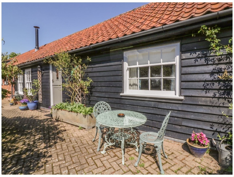 Finest Holidays - Courtyard Cottage- Poplar Farm Barn
