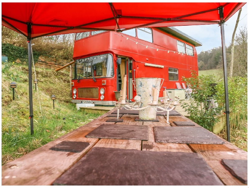 Finest Holidays - The Red Bus - Winter retreat