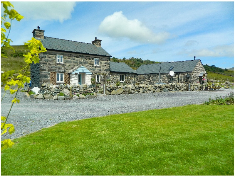 Finest Holidays - Cae'r Fadog Isaf Farmhouse