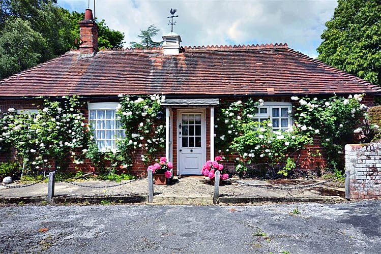 Finest Holidays - Heywood Cottage